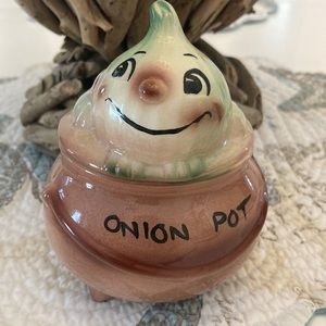 Anthropomorphic Onion Pot Jar has stamp mark USA